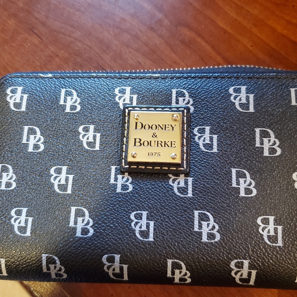Dooney and Bourke wallet